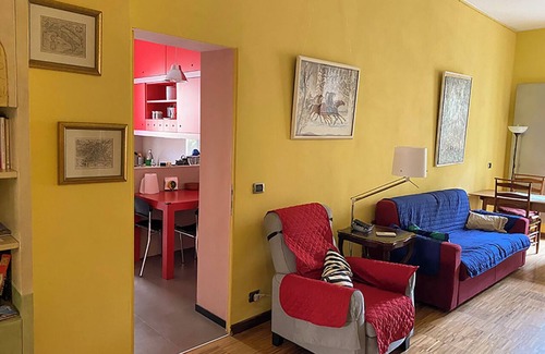 Historic Centre Apartment | La casa degli angeli: in the city center apartment decorated by local artists