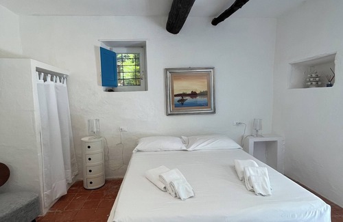 Capo d'Orlando Bed & Breakfast | La Casa del Nespolo Exclusive Country Suites w/Seaview Pool, Sunset Terrace&RHIB