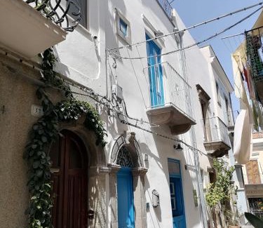 Lipari Historic Centre House | "la casa dell'architetto" con terrazza panoramica in centro storico e a due passi dal porto