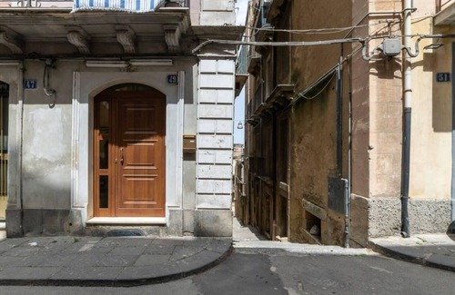Caltagirone Apartment | La casa di Andrea Caltagirone, Sleeps 5