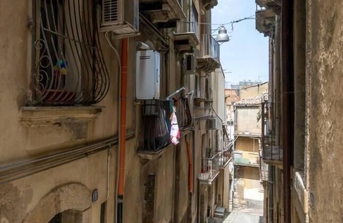 Caltagirone Apartment | La casa di Andrea Caltagirone, Sleeps 5