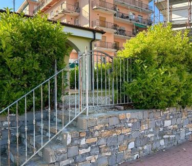 Riva Ligure Apartment | La casa di Mauro - Parcheggio privato gratuito - Mare e ciclabile a pochi passi