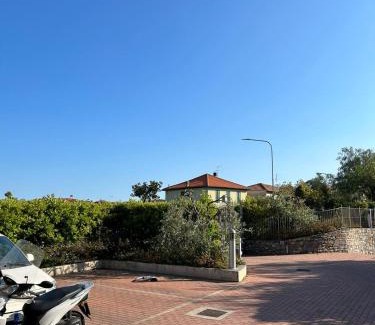 Riva Ligure Apartment | La casa di Mauro - Parcheggio privato gratuito - Mare e ciclabile a pochi passi