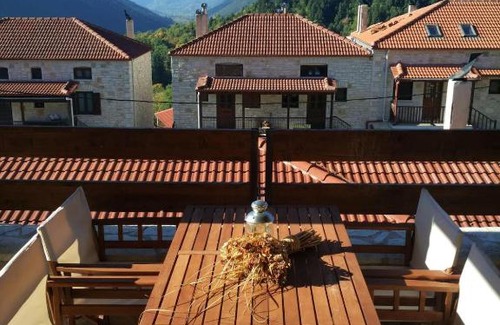 Karpenisi House | La Casa di Pietra