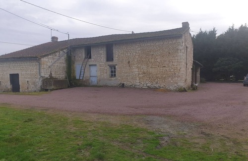 Les-Trois-Moutiers House | La Casa du Gué Sainte Marie