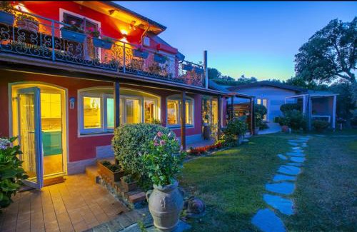 Montemarcello House | La Casa Fra gli Ulivi luxury apartments with pool near Cinque Terre and Tuscany