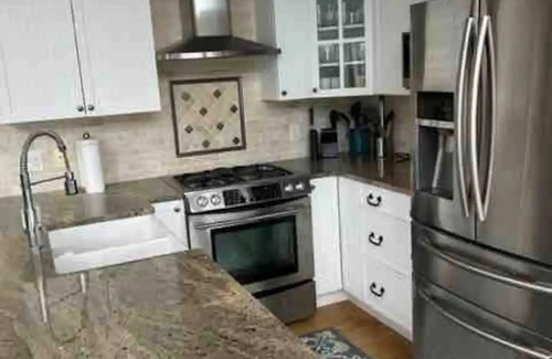 Central Okanagan Cottage | La Casa Resort - Lakefront Private Cottage