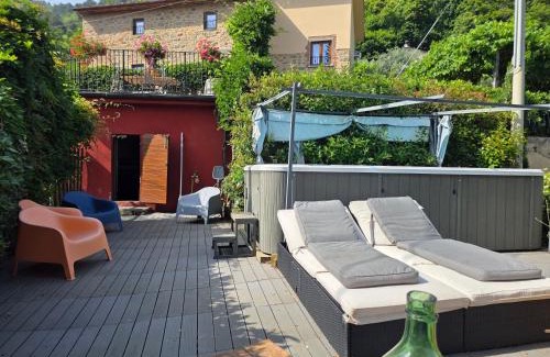 Macchino Villa | La Casa Rossa - Villa con piscina privata