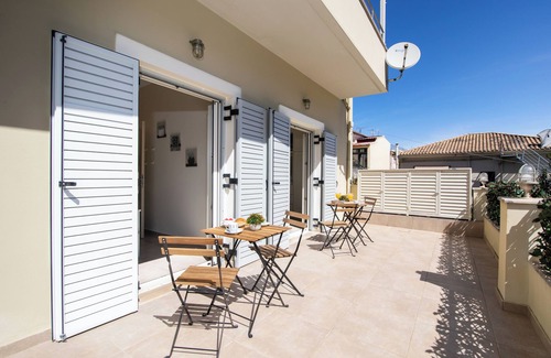 Corfu Town Apartment | La Casa Sedici by Corfu Escapes