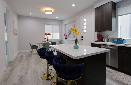 South el Monte Apartment | La Casa Simpatico