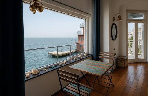 Posillipo Apartment | LA CASA SULL’ ACQUA
