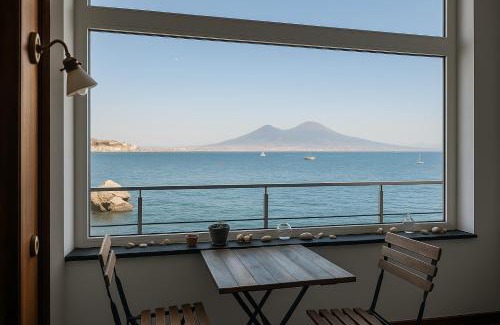 Posillipo Apartment | LA CASA SULL’ ACQUA