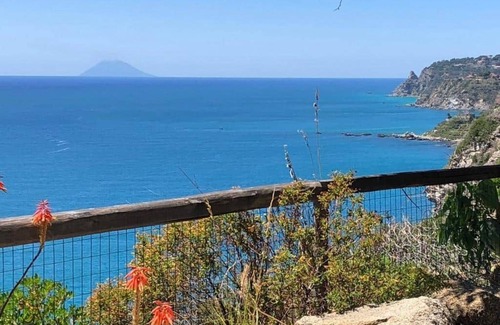 Joppolo Villa | La Casa sulla Scogliera