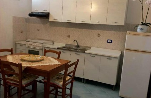 Pianoconte House | La casa tra il verde e il blu