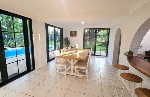 Leanyer Villa | La Casa Tropical - Your own private oasis!
