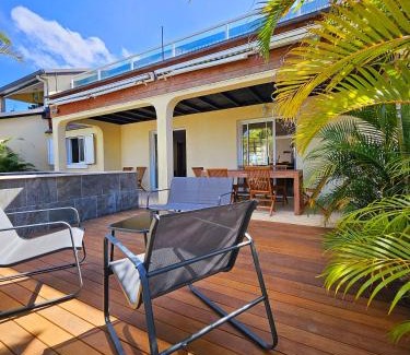 Petite-Ile Villa | La Case des Palmistes 4 Etoiles, piscine jacuzzi, billard, et vue océan