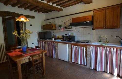 Radicondoli Apartment | LA CASINA APARTMENT WITH PANORAMIC GARDEN AND POOL