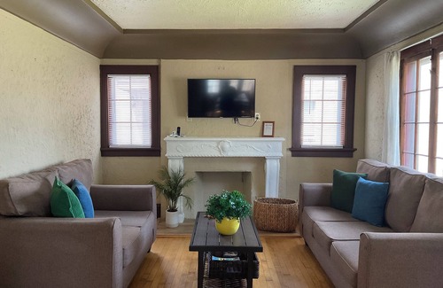 West Allis House | ✺ La Casita ✺ 3 Bedrooms ✺ Spacious Parking ✺