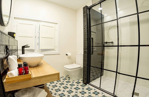 Almeria Centro House | La Casita de Mar - Romantic - Relax with Jaccuzi, Terrace, Garden & Wi-Fi