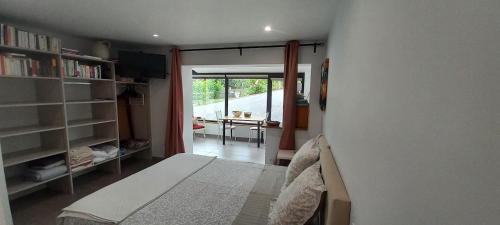 Behobie Bed & Breakfast | La Casita de Rose au calme proche plage d'Hendaye - 26 m2 Bien équipé Parking privé Jardin