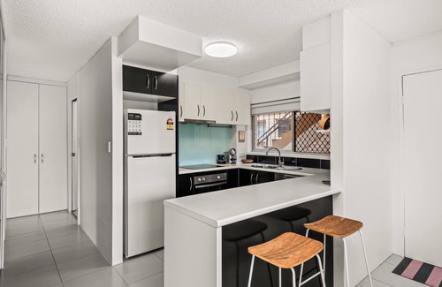 Burleigh Heads Apartment | La Casita De Siesta: 2-Beds, 200m from the Beach