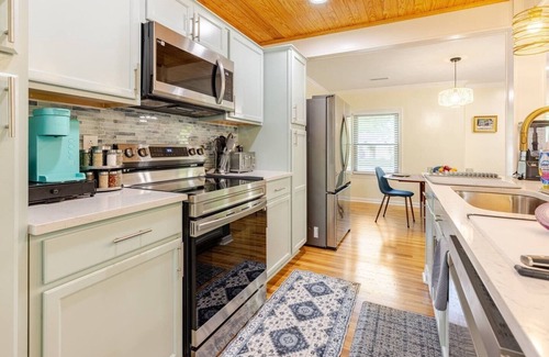 West Ashley House | La Casita, La Casita| Cozy Retreat Close to Downtown