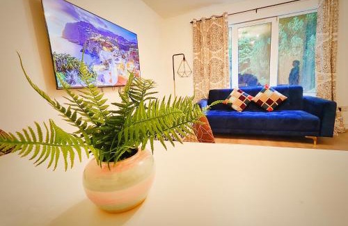 East End Apartment | La Casita, Quarry - 2 bedroom Entire Apartment with Free Parking