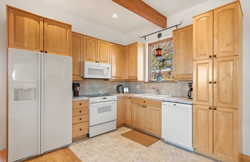 Missouri Heights House | La Casita | Sleeps 6, Mtn Views, 2 Fireplaces!