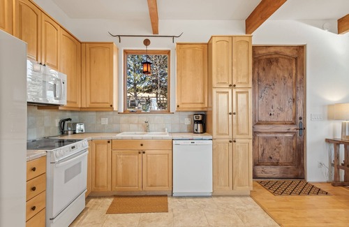 Missouri Heights House | La Casita | Sleeps 6, Mtn Views, 2 Fireplaces!