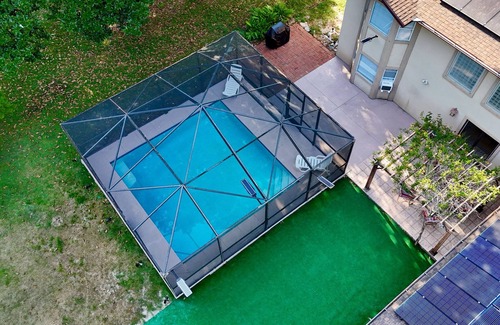 Gainesville House | La Casona: Spacious 6-bedroom house, outdoor pool, and new pickleball court!