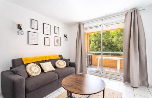 Cavalaire-sur-Mer Apartment | La Castillane - Appt avec piscine partagée