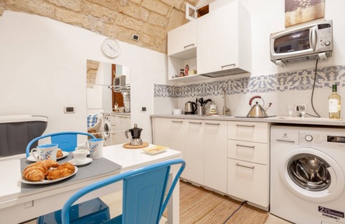 Old Town Apartment | La Casuccia x2 a step from the Basilica S. Nicola