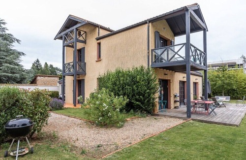 Champagne-au-Mont-d'Or House | La Chevrotière, Maison Lumineuse et Calme