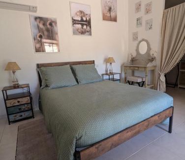 Sartene House | La chambre de Ptitruc au coeur du maquis