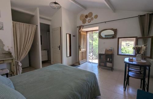 Sartene House | La chambre de Ptitruc au coeur du maquis