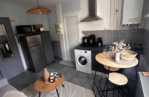 Lons-le-Saunier Apartment | La chambre de Sophie Studio with garage in quiet location near town center