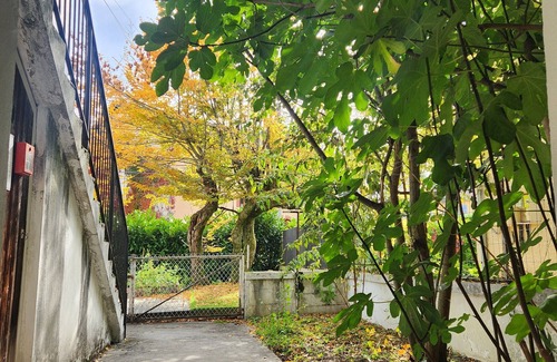 Lons-le-Saunier Apartment | La chambre de Sophie Studio with garage in quiet location near town center