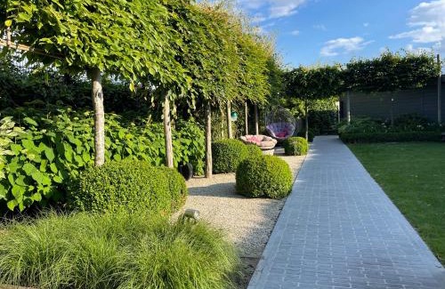 Tournai Bed & Breakfast | La chambre du puits avec 2 jacuzzis , sauna et Hammam privatif