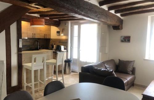 Bois-Jerome-Saint-Ouen House | La Chapelle de Monet - Logis Roses Rouges