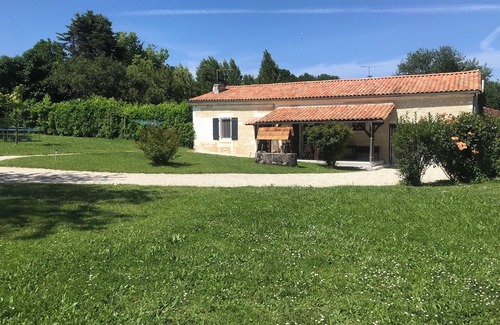 Boisne-la-Tude House | LA CHARMETTE rural cottage with swimming pool: ideal for holidays or remote work