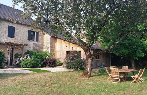 La Dornac House | La Chaumière du Cerisier - charming country house with swimming pool