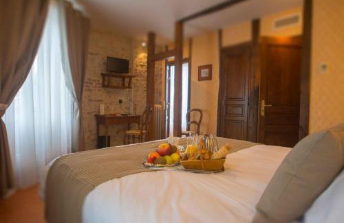 Aubigny-sur-Nere Hotel | La Chaumière