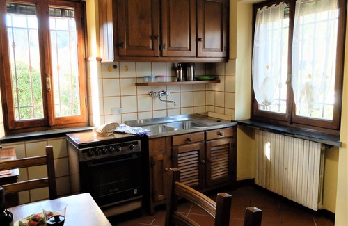 Camaiore House | La Cheta - House in the hills with garden, between Lucca and the beaches of Viareggio