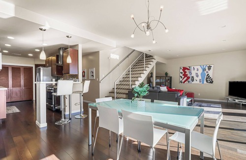 Los Feliz House | LA Chic Stunning Views & Sunsets close to Griffith Park Observatory & Hollywood