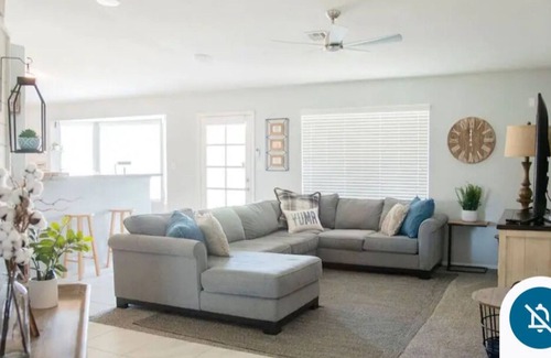 Yuma House | La Chosita, cozy, three bedroom home, stay and relax.