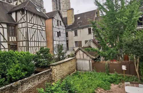 Old Town Apartment | La Chouette de la Cathédrale/Calme/Jardin
