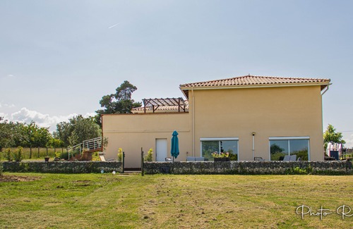Saint-Meard-de-Gurcon Villa | La Clef des Champs