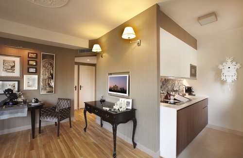 Palais-Royal Apartment | La Clef Louvre Paris by The Crest Collection