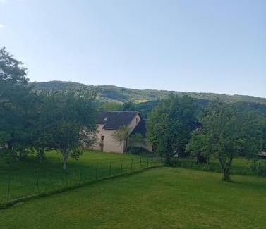 Saint-Come-d'Olt Apartment | La Clematite d'Olt