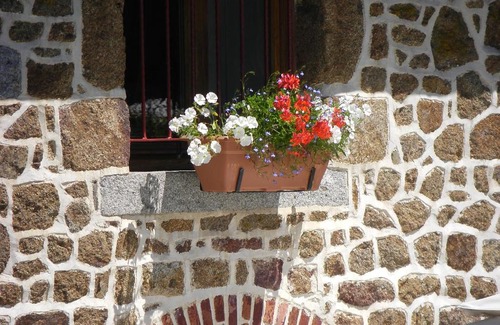 Sainte-Marie-du-Bois Bed & Breakfast | La Cloue